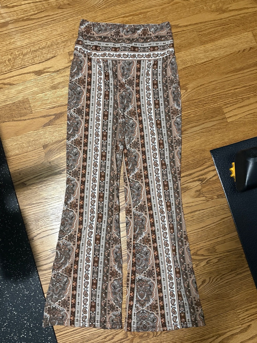 Shosho cream and beige paisley patterned stretch pants